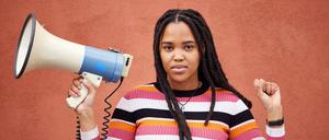 Protest, megaphone and portrait of a woman by a wall in the city for freedom, equality and human rights. Fist, speaker and African female fighting at a rally for justice, democracy and racism in town Protest, megaphone and portrait of a woman by a wall in the city for freedom, equality and human rights. Fist, speaker and African female fighting at a rally for justice, democracy and racism in town. ,model released, Symbolfoto Copyright: xZoonar.com/YurixArcursxpeopleimages.comx 19837505 ,model released, Symbolfoto ,property released