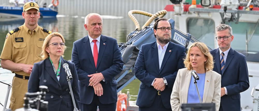 Umweltministerin Steffi Lemke und ihre polnische Amtskollegin Anna Moskowa vergangene Woche in Slubice, Polen.