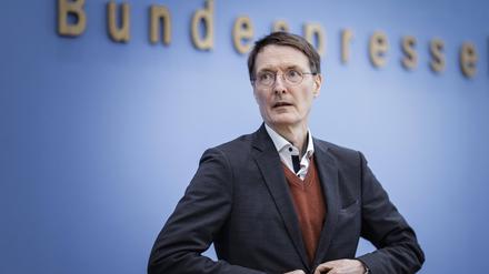 Karl Lauterbach SPD, Bundesminister für Gesundheit, aufgenommen im Rahmen der Bundespressekonferenz in Berlin.