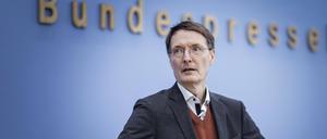 Karl Lauterbach SPD, Bundesminister für Gesundheit, aufgenommen im Rahmen der Bundespressekonferenz in Berlin.