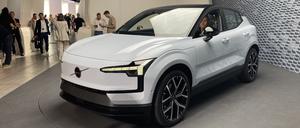 Der neue Volvo EX30, der kleinste SUV der Marke,  feierte seine Weltpremiere in Mailand. Gebaut wird er in China.