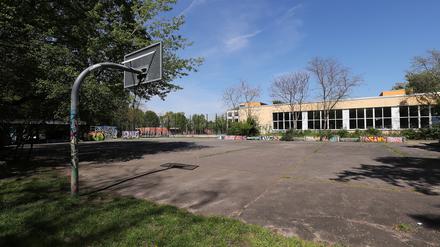 Die Aktionsfläche „Platte“ an Ecke Knobelsdorff-/Haeckelstraße, im Hintergrund das Hannah-Arendt-Gymnasium.