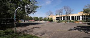 Die Aktionsfläche „Platte“ an Ecke Knobelsdorff-/Haeckelstraße, im Hintergrund das Hannah-Arendt-Gymnasium.