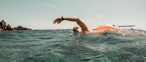 Wild Swimming sollte man immer nur mit Badekappe machen.