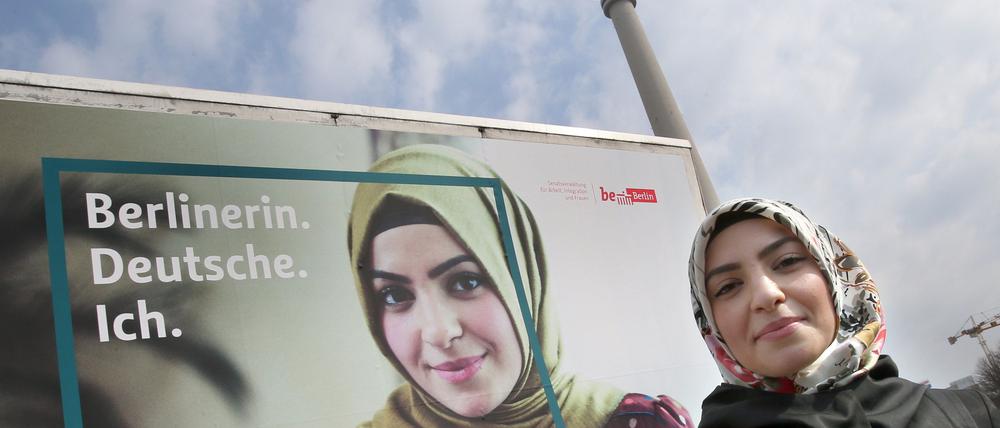 Am Ende einer erfolgreichen Migrationsgeschichte steht oft die Einbürgerung, für die eine Kampagne des Berliner Senats vor zehn Jahren warb.