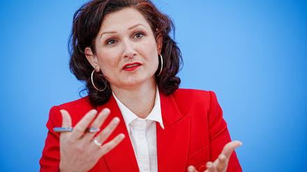 Ferda Ataman, Unabhängige Bundesbeauftragte für Antidiskriminierung, machte Vorschläge für eine Reform des Gleichbehandlungsgesetzes.