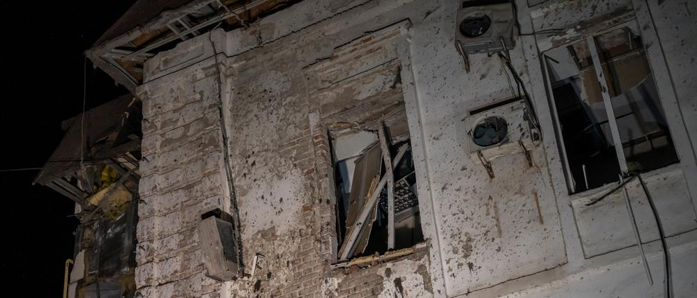 A view shows a building damaged by a Russian missile strike, amid Russia's attack on Ukraine, in central Kharkiv, Ukraine June 5, 2023. REUTERS/Viacheslav Ratynskyi