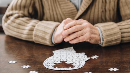 Zu den auffälligsten Anzeichen einer Parkinson-Erkrankung gehört das Zittern.
