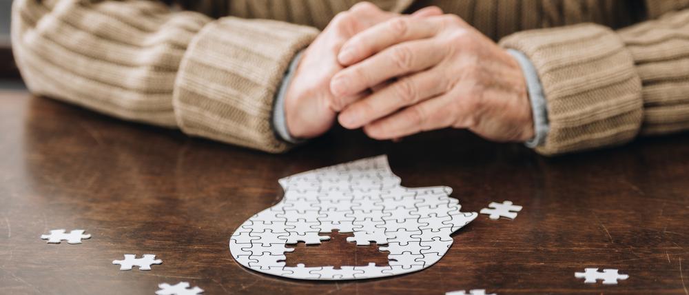 Zu den auffälligsten Anzeichen einer Parkinson-Erkrankung gehört das Zittern.