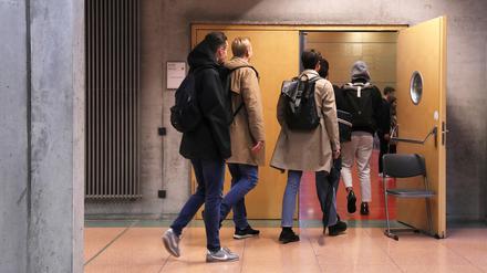 Potsdam, 02.10.2019 / Lokales / Bildung / Wissenschaft / Studenten /
Universität Potsdam - Campus Griebnitzsee, Semesterauftakt der Uni Potsdam, Erstsemesterstudierende, Feature, Hörsaal 5, Haus 6,
Foto: Ottmar Winter/PNN