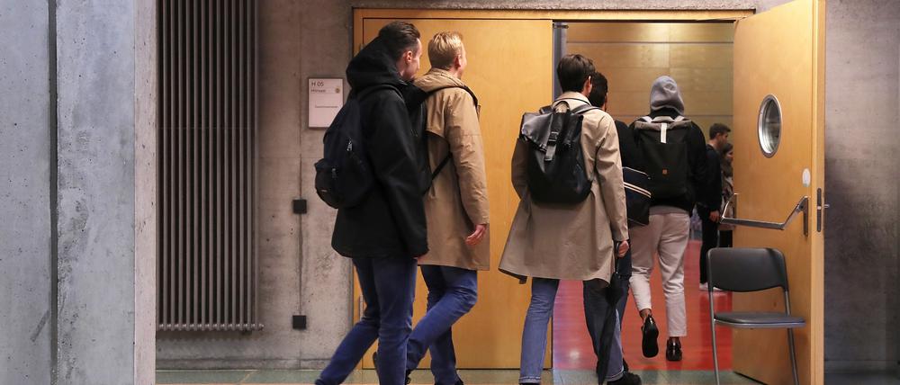 Potsdam, 02.10.2019 / Lokales / Bildung / Wissenschaft / Studenten /
Universität Potsdam - Campus Griebnitzsee, Semesterauftakt der Uni Potsdam, Erstsemesterstudierende, Feature, Hörsaal 5, Haus 6,
Foto: Ottmar Winter/PNN