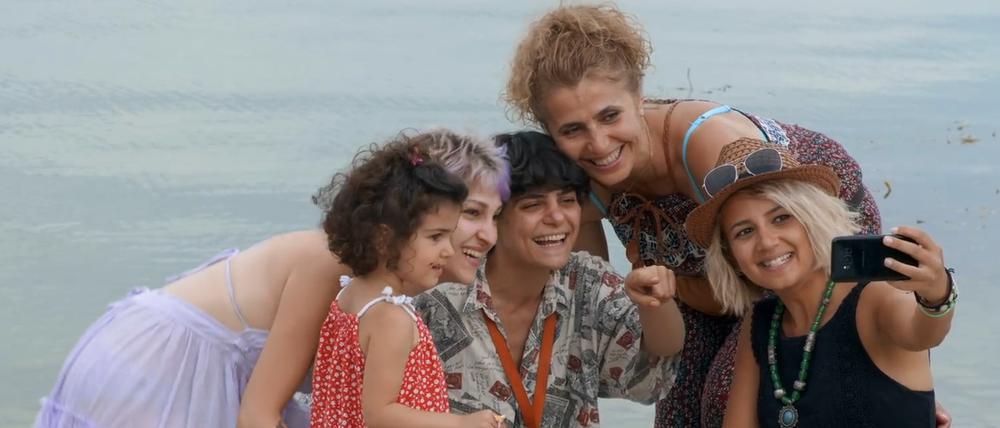 Vier syrische Frauen arbeiten ihr Fluchttrauma auf.