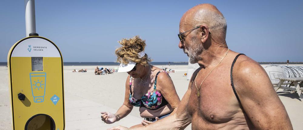 Gratis-Sonnencreme gibt es schon für Strandgänger in den Niderlanden.