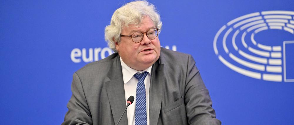 Reinhard Bütikofer bei einer Pressekonferenz der Fraktion Grünen/EFA zum EU-Verbot von Produkten, die durch Zwangsarbeit hergestellt werden im Euröpäischen Parlament.