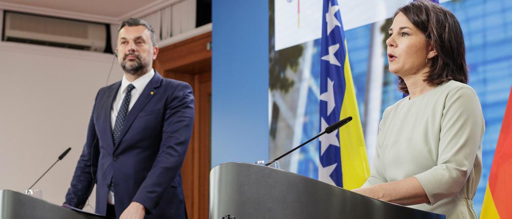 Annalena Baerbock trifft am Freitag den Außenminister von Bosnien-Herzegowina, Elmedin Dino Konakovic. Die Bundesaußenministerin appelliert an Kosovo und Serbien. 