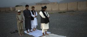 Vor der Herrschaft der Taliban wollen Zehntausende aus Afghanistan fliehen. 