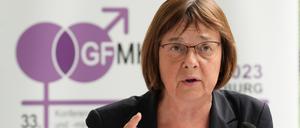 16.06.2023, Brandenburg, Potsdam: Ursula Nonnemacher (Bündnis 90/Die Grünen), Ministerin für Soziales, Gesundheit, Integration und Verbraucherschutz, spricht während einer Pressekonferenz zum Abschluss der 33. Konferenz der Gleichstellungs- und Frauenministerinnen und -minister (GFMK). Brandenburg hatte in diesem Jahr den Vorsitz der GFMK. Foto: Soeren Stache/dpa +++ dpa-Bildfunk +++