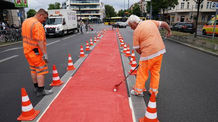 Die Ampel will Radfahrinnen und Fußgänger endlich besser schützen.