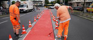 Die Ampel will Radfahrinnen und Fußgänger endlich besser schützen.