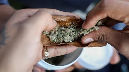 Cannabis-Legalisierung könnte Staat um mehr als eine Milliarde Euro pro Jahr entlasten.