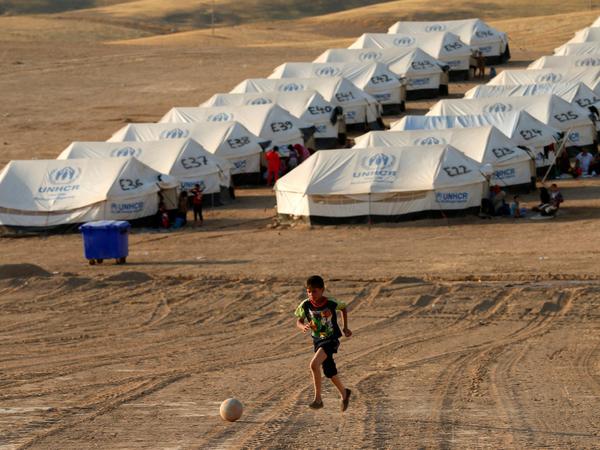Thousands of Iraqi refugees were fleeing IS in 2014.