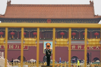 Gut bewacht ist der Tagungsort am Tiananmen-Platz in Peking.
