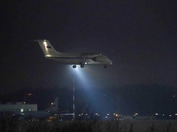 Das Flugzeug mit Victor Bout landet in Moskau. 