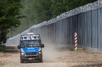 Postawiono ogrodzenie o wysokości 5,50 m: Polska podnosi obszar zastrzeżony na granicy z Białorusią