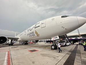 Die Boeing 777-300ER der Singapore Airlines nach der Notlandung in Bangkok.