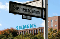 Siemens investiert zwar groß in Spandau, streicht zunächst aber 470 Stellen.