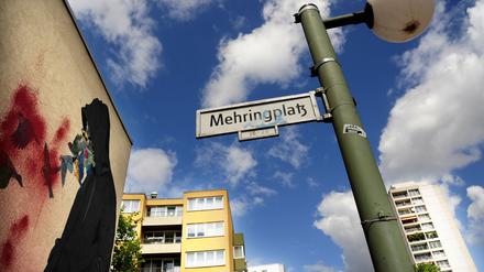 Berlin. Mehringplatz # Der Mehringplatz in Berlin-Kreuzberg, aufgenommen am 26. Juli 2015. Wegen umfangreicher Arbeiten an der U-Bahnlinie ist der Platz komplett umzäunt und nicht zu betreten. Foto: Kitty Kleist-Heinrich