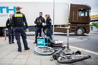 Gleich zwei Radfahrer an derselben Berliner Kreuzung überfahren