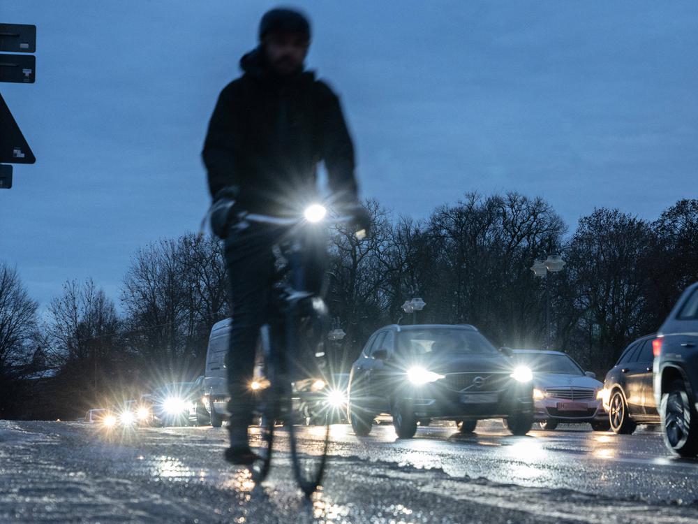 Tipps für Fußgänger, Rad- und Autofahrer: Sicher vorankommen bei Schnee,  Eis und Glätte