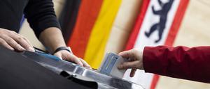 Abstimmung in einem Wahllokal in Kreuzberg in Berlin am 12. Februar 2023. 