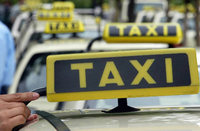 Taxifahrer machen auf dem Oktoberfest in München gute Einnahmen. Ein 19-Jähriger entwendete eine Taxi in Hamburg und fuhr damit nach München - ohne Führerschein und Erlaubnis.