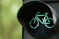 Grüne Welle für Zweiräder? Berlin will dieses Jahr vier Millionen Euro in den Radwegebau investieren.