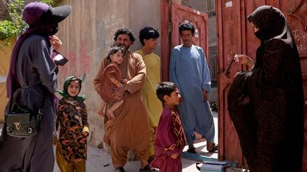 Afghanische Mitarbeiterinnen des Gesundheitsdienstes einer Polio-Impfaktion in Herat. 