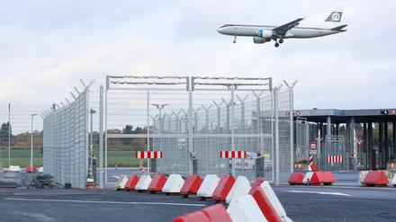 Die Sicherheit an deutschen Flughäfen wie hier in Hamburg soll verschärft werden.