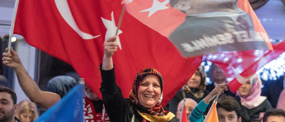 Anhänger des türkischen Präsidenten Erdogan in Deutschland (Archivbild von 2017)