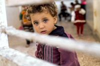 Kriegsflüchtlinge aus Syrien sollen in den Heimen an der Zehlendorfer Goerzallee untergebracht werden. Das Bild zeigt ein syrisches Mädchen in einem Flüchtlingslager an der Grenze zum Irak.
