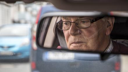 Laut Plänen der EU sollen ältere Autofahrer in Zukunft bei einer Verlängerung ihres Führerscheins bestätigen, dass sie fit genug zum Fahren sind. 