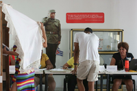 Wähler beim Referendum auf Kuba.
