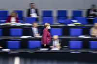 Merkels Lockdown-Plan trifft auf gebrüllte Wut