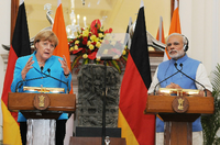 Angela Merkel (l.) und der indische Premierminister Narendra Modi (r.)