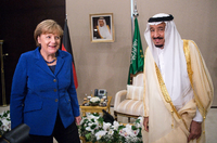 Die Bundespolizei ist wieder in Saudi-Arabien. Das Archivbild zeigt Kanzlerin Merkel und den saudischen König Abdelasis al-Saud.