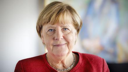 Die Bundeskanzlerin a. D. Angela Merkel in ihrem Büro.