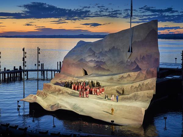 Der Bodensee spielt mit: Szene aus Giacomo Puccinis „Madama Butterfly“ auf der Bregenzer Seebühne. 
