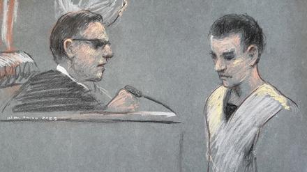 Diese künstlerische Darstellung zeigt Jack Teixeira (r), Militärangehöriger und Verdächtiger in einem US-Geheimdienstskandal, bei seinem Erscheinen vor dem US-Bezirksgericht in Boston im April. 