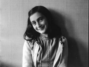 In Erinnerung an Anne Frank setzen Schulen ein Zeichen gegen Antisemitismus und Rassismus.