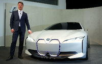 Die neue Generation. BMW-Chef Harald Krüger und der elektrische "i4", der 2021 auf den Markt kommen soll.